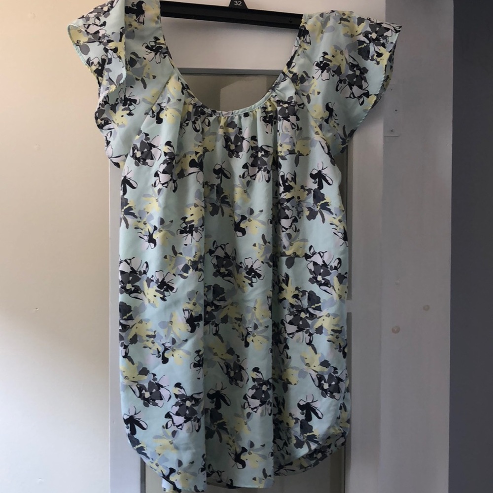 Cute work top - Picture 2 of 2